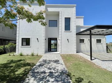 Casa · 188m² · 7 Ambientes · 4 Cocheras · Casa en Venta en San Matias a La Laguna - a Estrenar