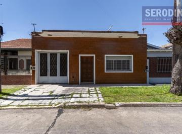Casa · 104m² · 2 Ambientes · 1 Cochera · Casa en Bernal