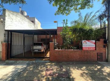 Casa · 96m² · 4 Ambientes · Casa 4 Amb con Cochera, Patio y Terraza. Ubicada en Riobamba 900 Temperley
