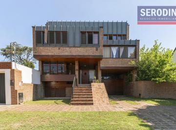 Casa · 200m² · 5 Ambientes · 3 Cocheras · Casa 5 Ambientes con Patio