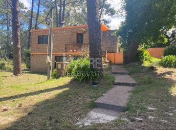 Casa · 147m² · 4 Ambientes · 2 Cocheras · Venta de Casa en Pinar Sur, 3 Dorm., 2 Baños