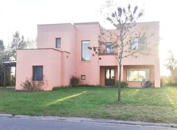 Casa · 250m² · Casa en Alquiler en San Isidro Labrador (Enero 2025)