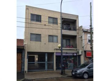 Departamento · 57m² · 2 Ambientes · 1 Cochera · Dpto 2do Piso por Escalera en Inmejorable Ubicación
