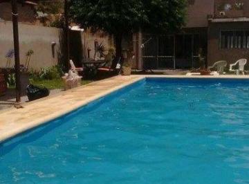 Casa · 220m² · 5 Ambientes · 1 Cochera · Casa en Venta Barrio Las Violetas Chascomus
