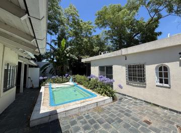 Casa · 120m² · 4 Ambientes · 1 Cochera · Casa en Una Planta Reciclada a Nuevo. Olivos