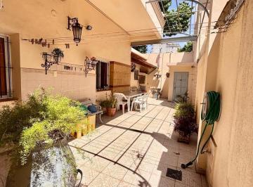 Casa · 180m² · 8 Ambientes · Casa en Venta Boedo 8 Ambientes 8.66x22.21 Muy Buen Estado