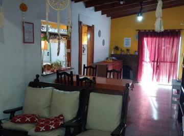 Casa · 85m² · 2 Dormitorios · 1 Cochera · Casa en Venta en Arturo Segui