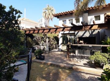 Casa de 6 ambientes, Ciudad de Mendoza · Se Vende Hermosa Casa en Barrio Dalvian con Pileta