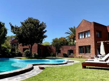 Casa de 4 ambientes, Mar del Plata · Alquiler Residencia de Categoria en Barrio Los Troncos
