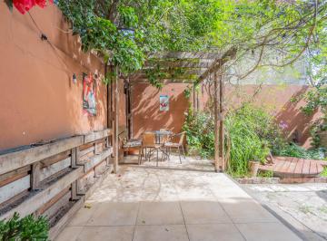 Casa de 5 ambientes, Coghlan · Venta Casa de Cinco Ambientes con Cochera, Jardín y Terraza, en Coghlan.
