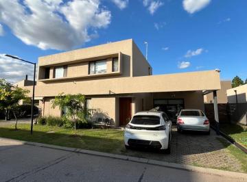 Casa · 106m² · 3 Ambientes · 2 Cocheras · Propiedad en Venta - Condominio Dm, Los Tizones y Av Bernardo Houssay, Funes - 2 Dorm..