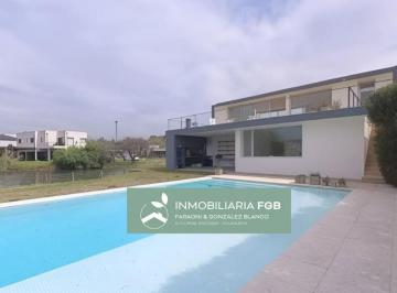 Casa · 232m² · 5 Ambientes · 2 Cocheras · Casa a La Laguna en Venta en Barrio Norte El Cantón 4 Dorm. - Dependencia - Cochera Cubierta