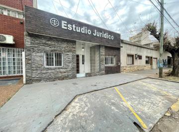 Casa · 216m² · 8 Ambientes · 3 Cocheras · Propiedad Ideal Para Oficinas Profesionales - Comerciales