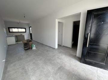 Casa · 65m² · 3 Ambientes · 1 Cochera · Increible Oportunidad, Vivienda Lista Para Ingresar! No Apto Credito