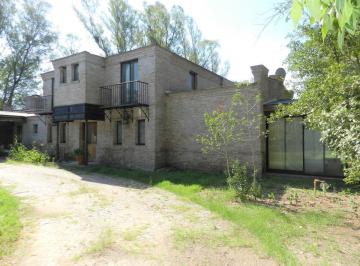 Casa · 300m² · 5 Ambientes · 1 Cochera · Casa - Chacras del Paraná - Zarate