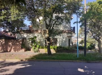 Casa de 4 ambientes, Lomas de Zamora · Casa en Venta 3 Dorm., Cochera. Excelente Ubicacion Temperley Este