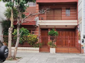 Casa de 4 ambientes, Parque Avellaneda · Chalet de Gran Categoría de 3 o 4 Dorm. con Parque