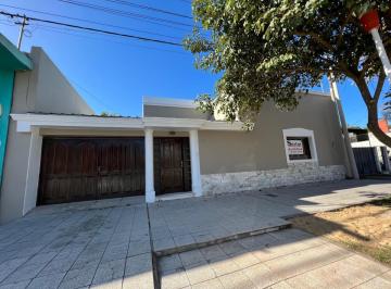 Casa · 162m² · 7 Ambientes · 1 Cochera · Venta Casa Centrica Reconquista