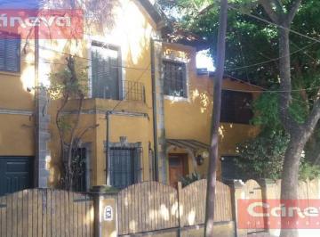 Casa · 230m² · 7 Ambientes · 1 Cochera · Casa - Olivos