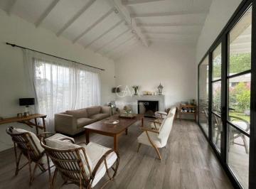 Casa · 180m² · 4 Ambientes · Casa en Alquiler Temporada Rumenco