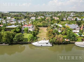 Terreno · 890m² · Lote en Venta en El Barrio Cerrado Bahía del Sol, con Amarra.