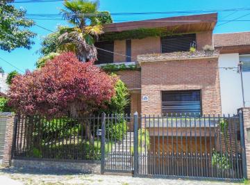 1 · Venta Casa de 5 Ambientes en Vicente López