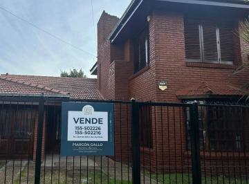 Casa · 150m² · 3 Dormitorios · 1 Cochera · Venta / Chalet 4 Amb, Parque, Quincho, Garaje / Mar del Plata
