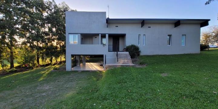 Casa · 250m² · 5 Ambientes · 3 Cocheras