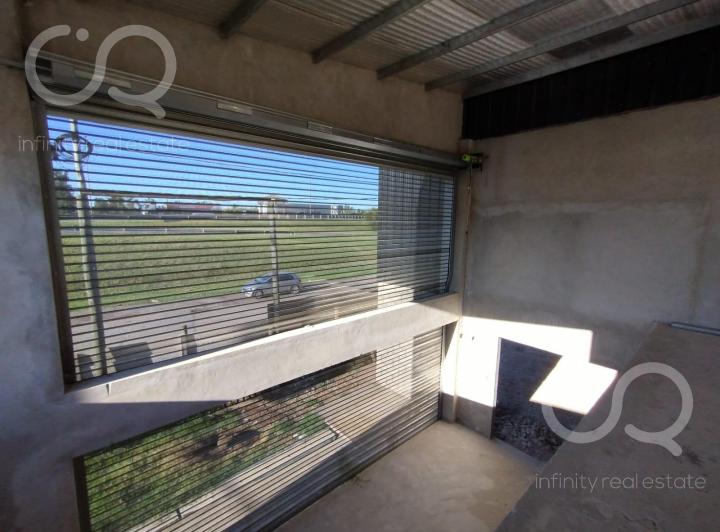 Local comercial · 717m²