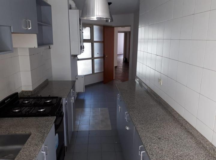Departamento · 140m² · 5 Ambientes · 1 Cochera