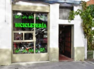 Local comercial · 20m² · Local en Via Publica, a m de Av!
