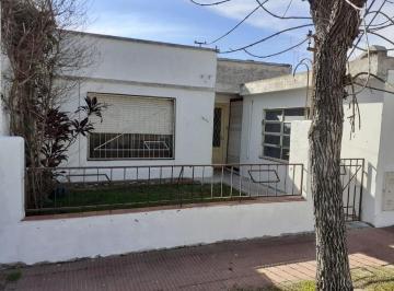 Casa de 5 ambientes, Rosario · Vendo Propiedades Frente E Interna
