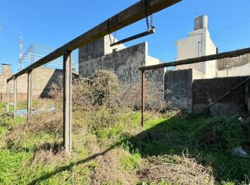 Terreno · 100m² · Gran Lote de 45 m Aprox. en Zona Residencial Lanus