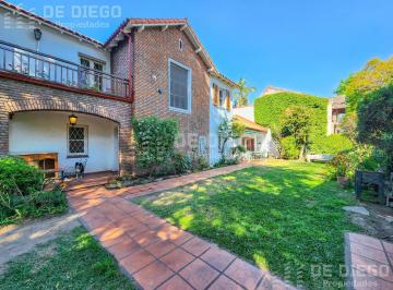 Casa · 369m² · 7 Ambientes · 3 Cocheras · Casa en Venta de 7 Ambientes, Habitacion en Planta Baja en Suite, Vicente López
