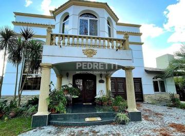 Casa · 256m² · 6 Ambientes · 2 Cocheras · Imponente Casa en Venta en Club de Campo El Lauquén