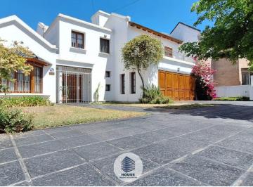 Casa de 6 ambientes, Córdoba · Casa Cuatro Dorm. en Venta en Barrio Urca