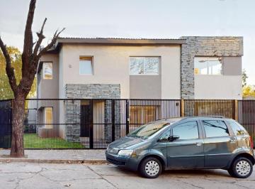 Casa · 170m² · 4 Ambientes · 2 Cocheras · En Venta en El Corazon de Ciudad Jardin a Solo Dos Cuadras de La Plaza del Avion F: 10043