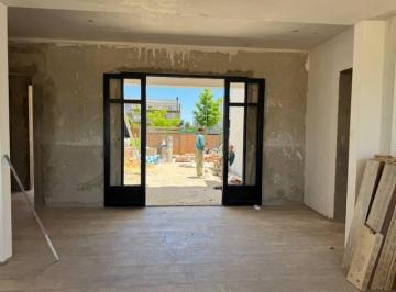 Casa · 329m² · 6 Ambientes · 4 Cocheras · Casa en Venta Al Lago en Virazon Nordelta
