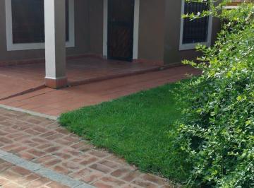 Casa · 190m² · 6 Ambientes · 2 Cocheras · Casa en Venta - 4 Dorm. 2 Baños - Cochera - 968 m² - Miramar