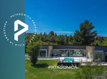 Casa · 372m² · 4 Ambientes · Venta Casa Moderna, de 372 m² Sobre Lote de 2.500 m² en Arelauquen, Bariloche