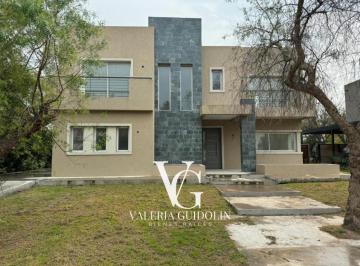 Casa · 214m² · 4 Ambientes · 2 Cocheras · Casa en Barrio San Matias