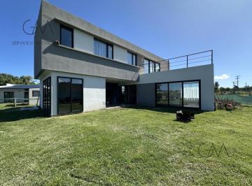 Casa · 207m² · 4 Ambientes · Casa en Alquiler Temporario en Arenas Chico