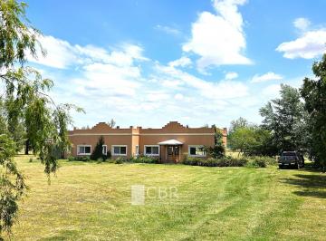 Casa · 132m² · 4 Ambientes · Lindísima Casa de 4 Amb. (164 M&sup2;) S/lote de 1,17 Ha con Pileta!