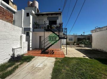 Departamento · 74m² · 5 Ambientes · Complejo Cerrado - 3 Dorm (1 en Suite) - Reciclado - Patio