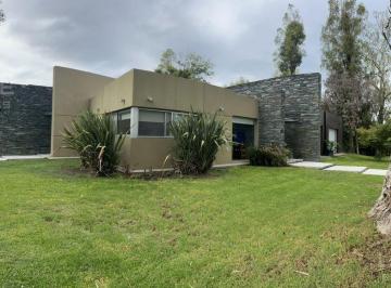 Casa · 400m² · 5 Ambientes · 2 Cocheras · Casa 5 Ambientes en 1 Planta en Venta - Abril Club de Campo
