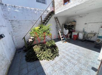 PH · 124m² · 4 Ambientes · 1 Cochera · Paternal PH 4 Amb Frente Patio Terraza 2 Baños a Reciclar U$s190.000