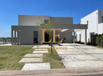 Casa · 260m² · 5 Ambientes · 8 Cocheras · Casa en Venta Santa Ana a La Laguna