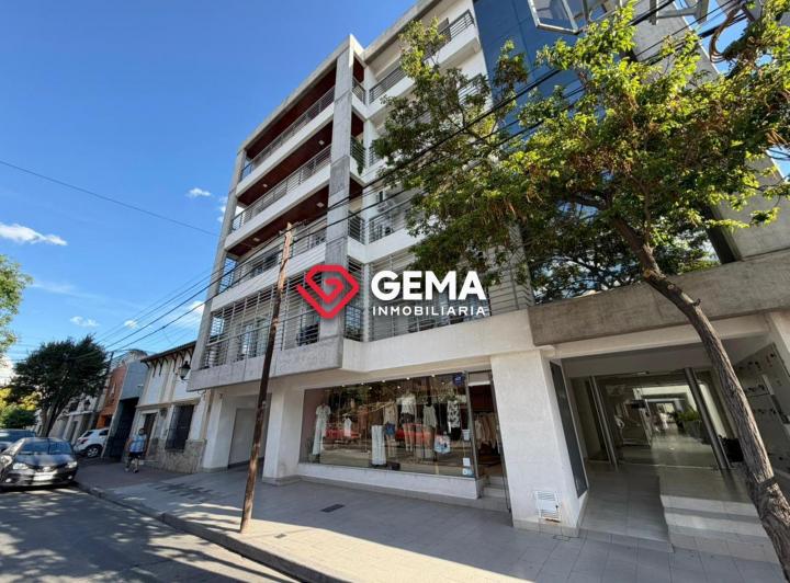 Departamento · 146m² · 6 Ambientes · 1 Cochera