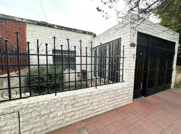 Casa · 138m² · 4 Ambientes · 1 Cochera · Apto Credito* Yofre Sud 3 Dorm. C/galeria y Patio