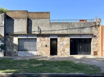 Casa · 152m² · 5 Ambientes · Venta/permuta - Casa 3 Dorm. con Cochera. Bella Vista, Rosario.